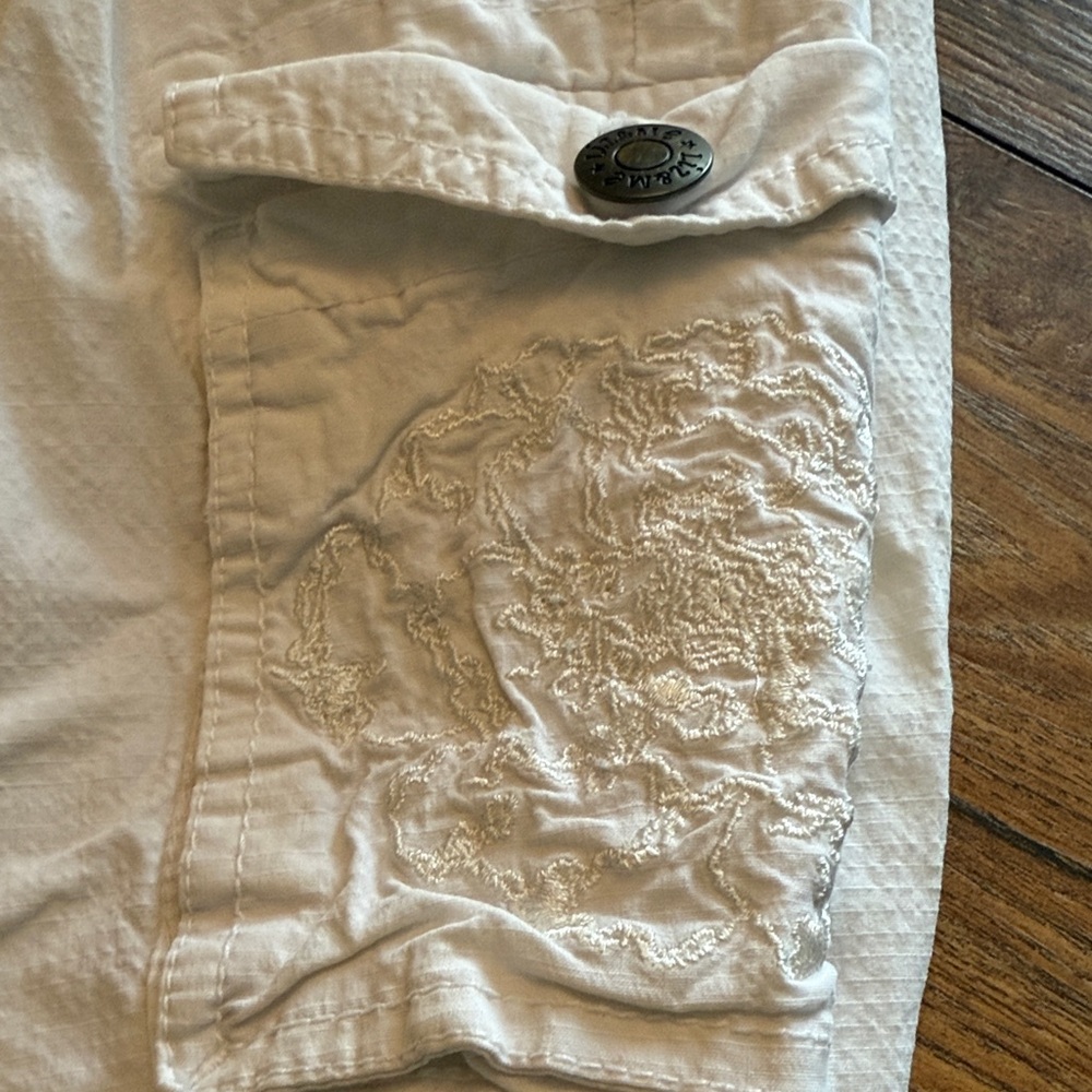 Liz & Me Off White Cargo Shorts - Size 20W - Picture 2 of 4